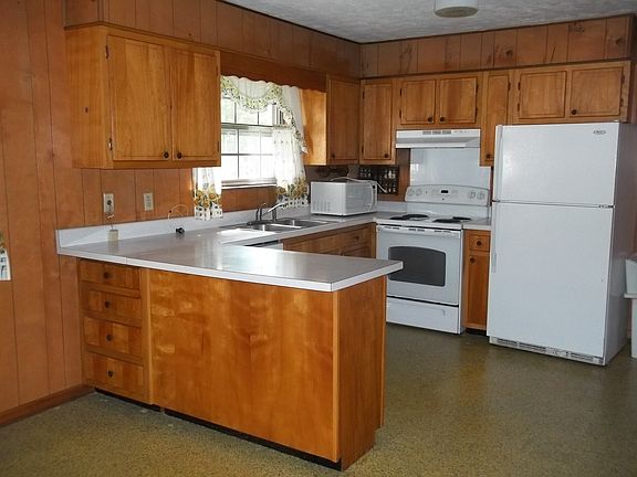 5th image of 271 Fuller Estates Cir