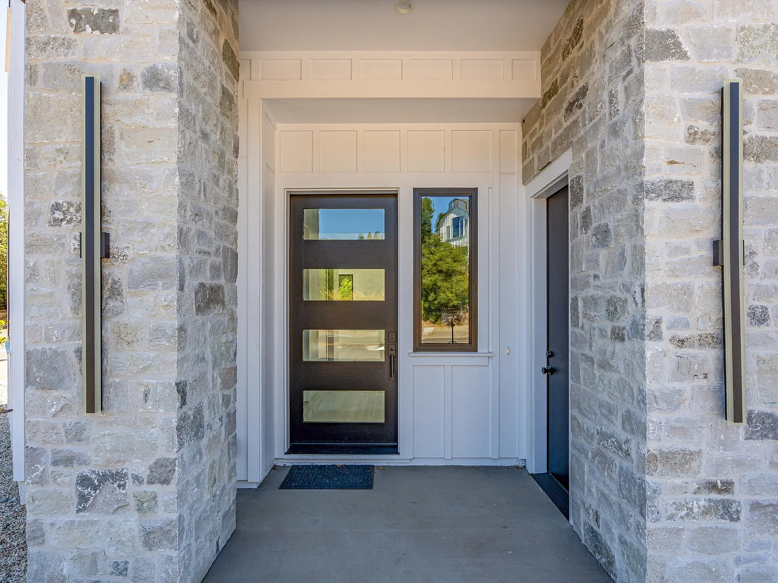 4 bed, 2.5 bath, 2270 sqft, $6,500 — Photo 1