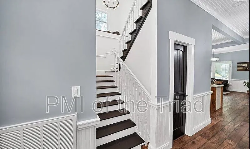 3 bed, 3.0 bath, 2440 sqft, $2,500 — Photo 3