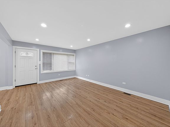 4th image of 1661 Hilltop Ave