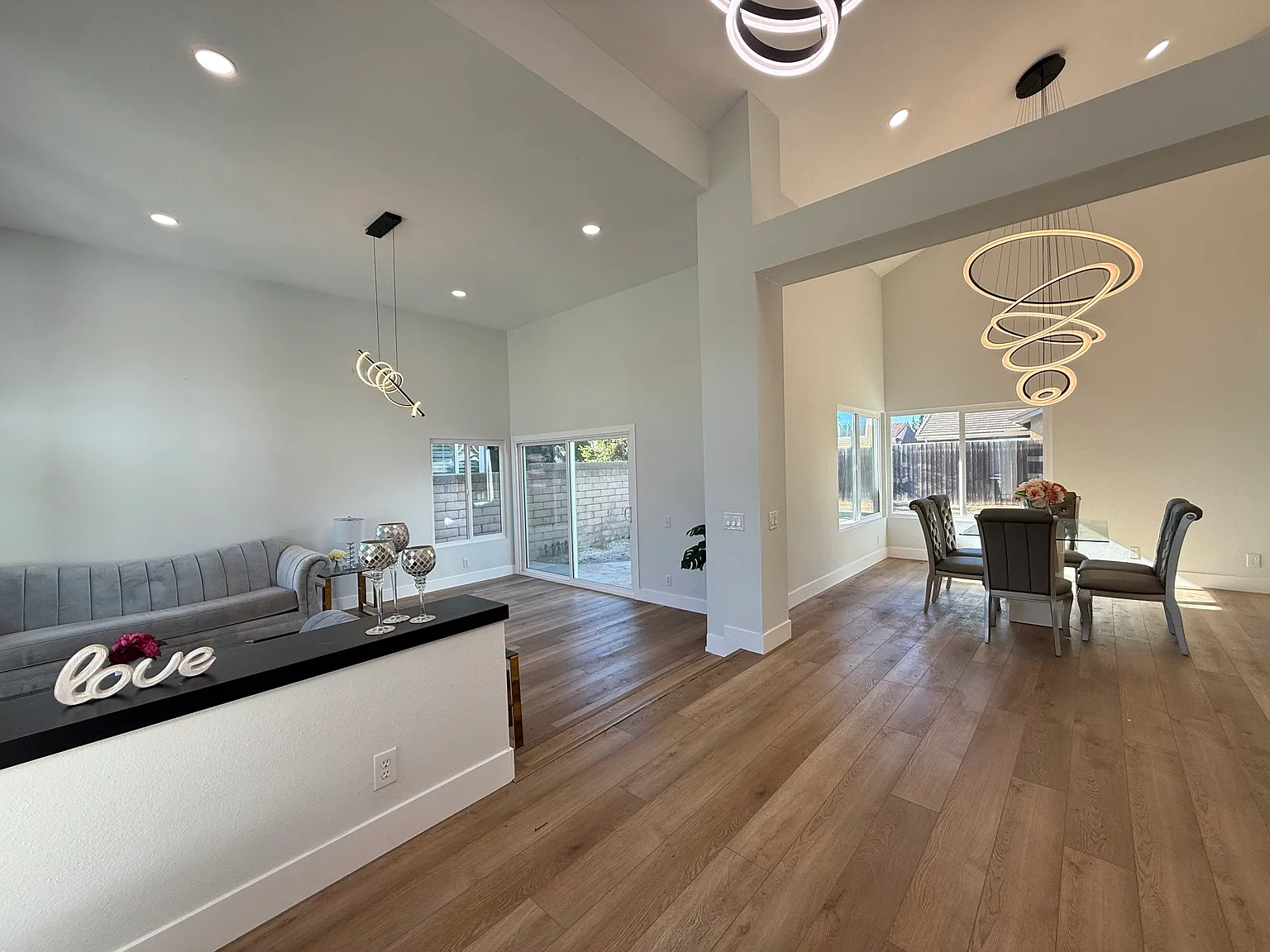 4 bed, 3.5 bath, 2696 sqft, $7,800 — Photo 3