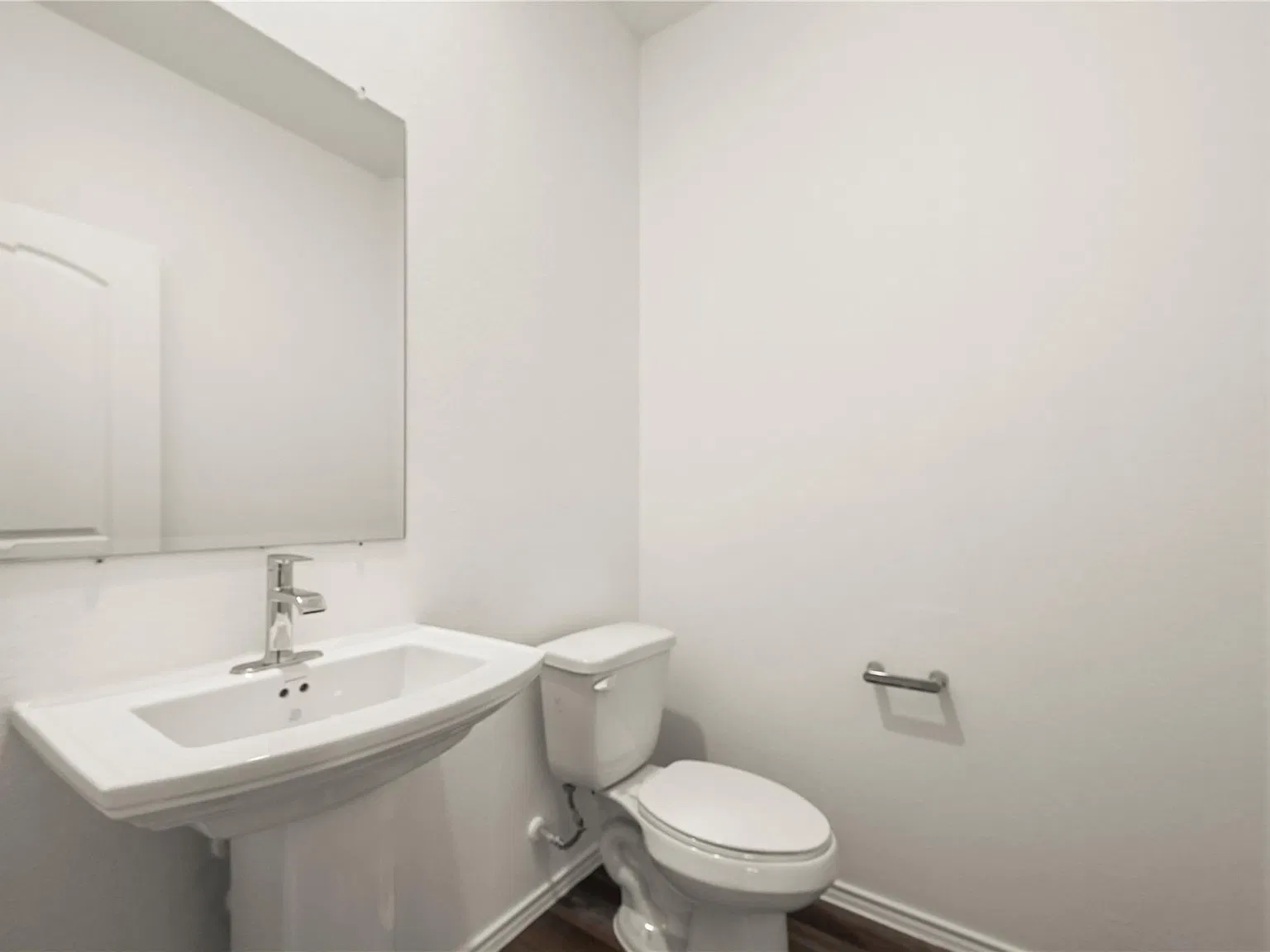 4 bed, 2.5 bath, 2042 sqft, $2,500 — Photo 4