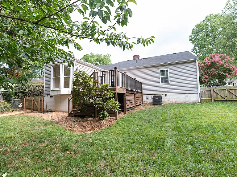 1700 Colonial Ave — Photo 33