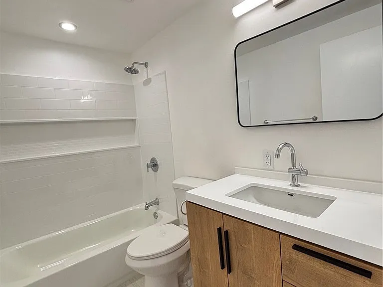4646 Larwin Ave — Photo 7