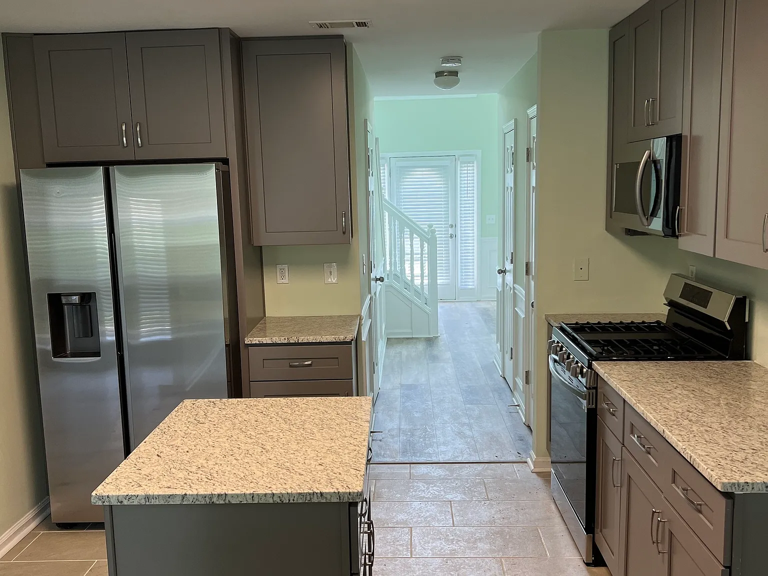 4 bed, 2.5 bath, 2628 sqft, $2,395 — Photo 3