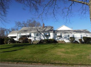 49 Leonard Pl, Trumbull, CT 06611