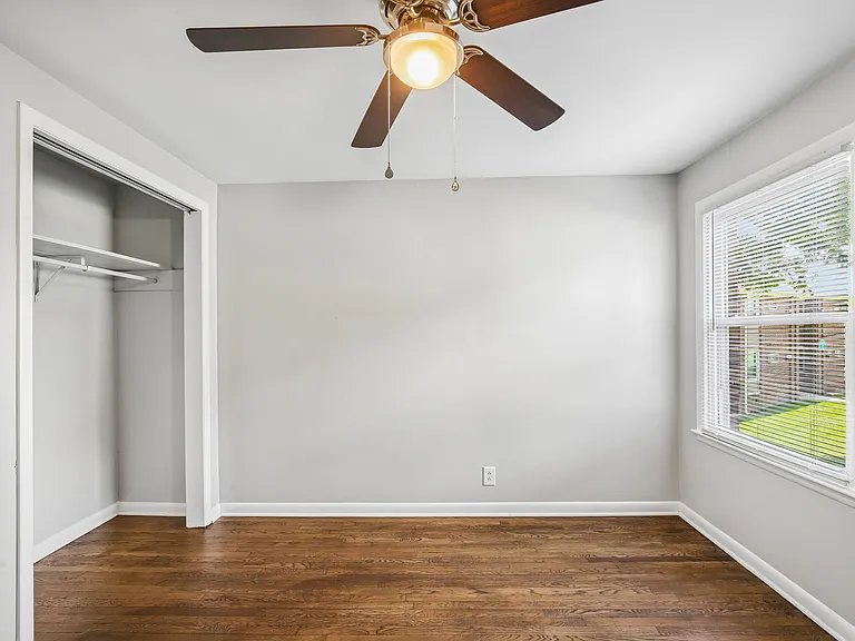 Roberts Park Apartments — Photo 32