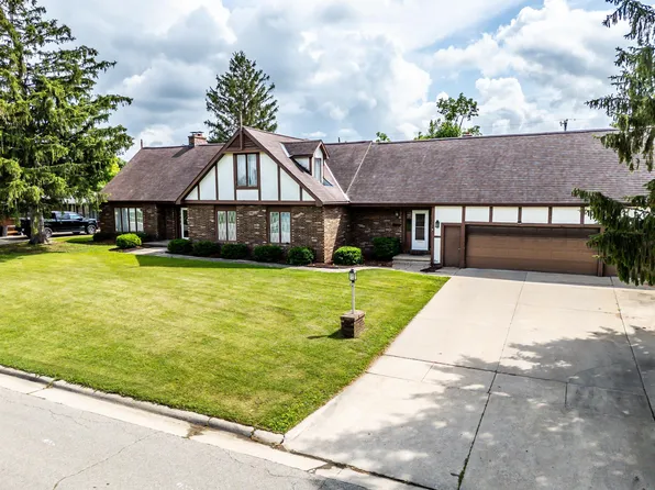 402 Sunset Ln, Marshalltown, IA 50158