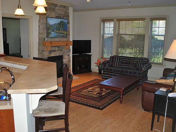 3rd image of 1560 Country Club Dr #A102
