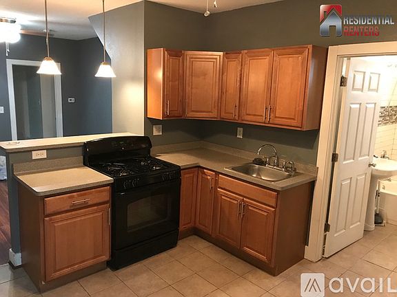 3rd image of 818 E Wright St #B