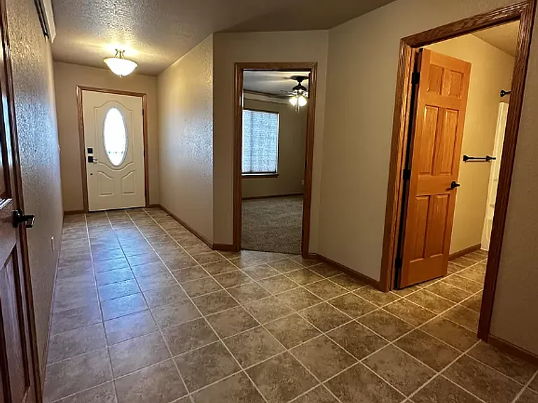 405 Sapphire Ln — Photo 5