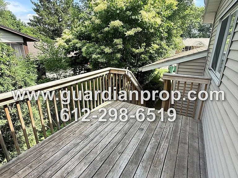 421-423 Stanley St — Photo 12