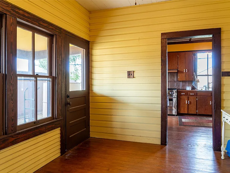 115 N Lockhart St — Photo 15