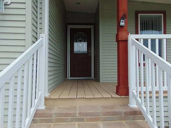 3rd image of 67 Hyacinth St