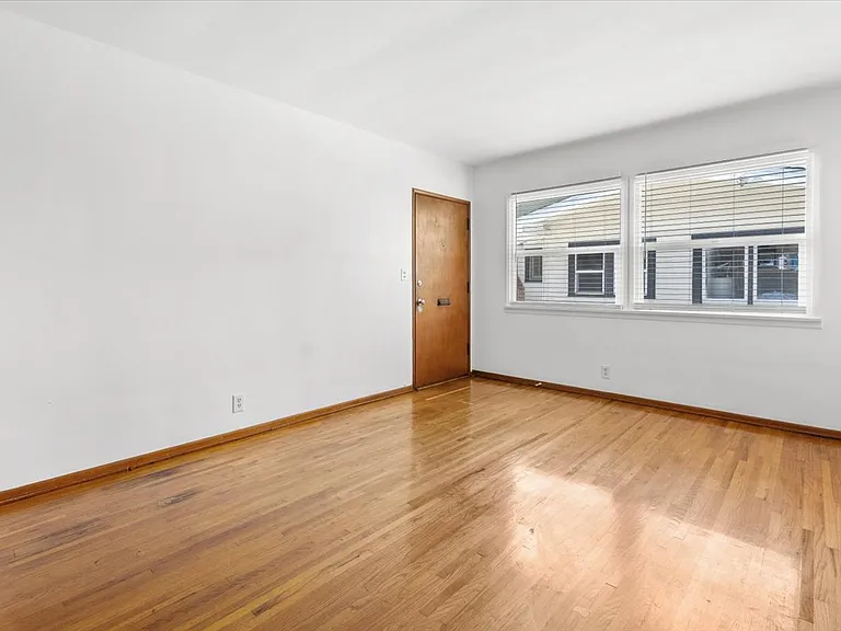 1127 Harrison Ave — Photo 7