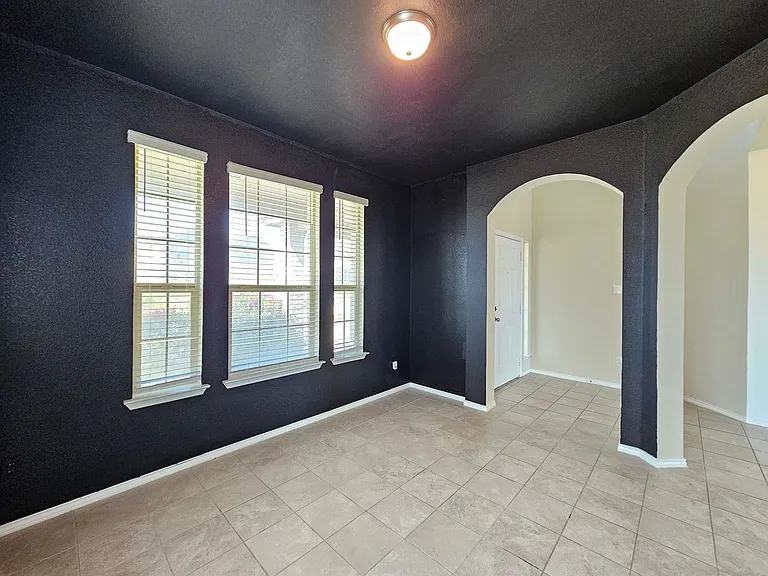 3901 Brunswick Dr — Photo 9