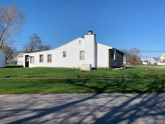 3rd image of 18 Fairhaven Dr