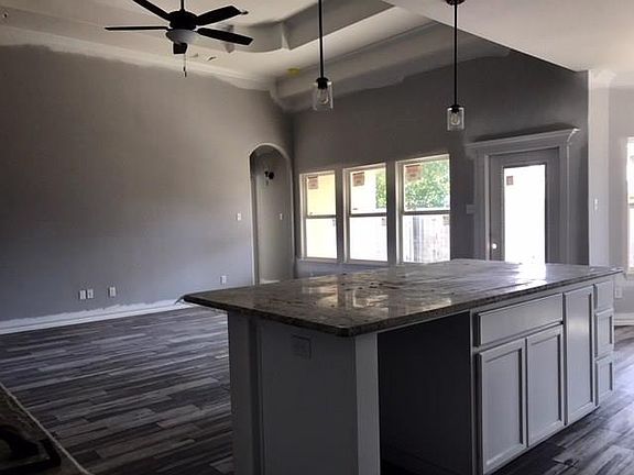 4th image of 2322 Blackmore Ave