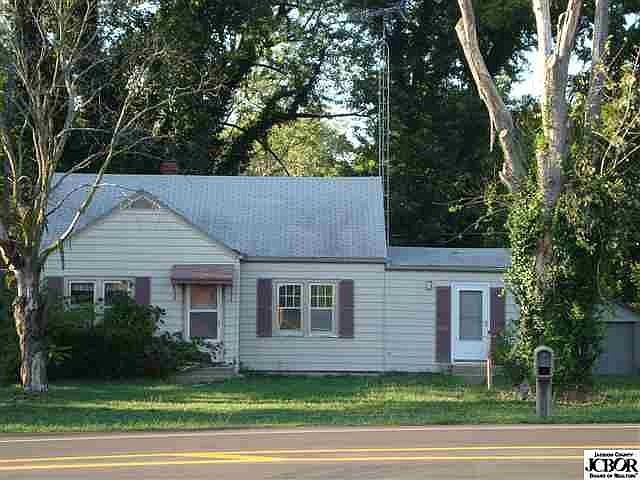 2nd image of 1315 W Commerce St