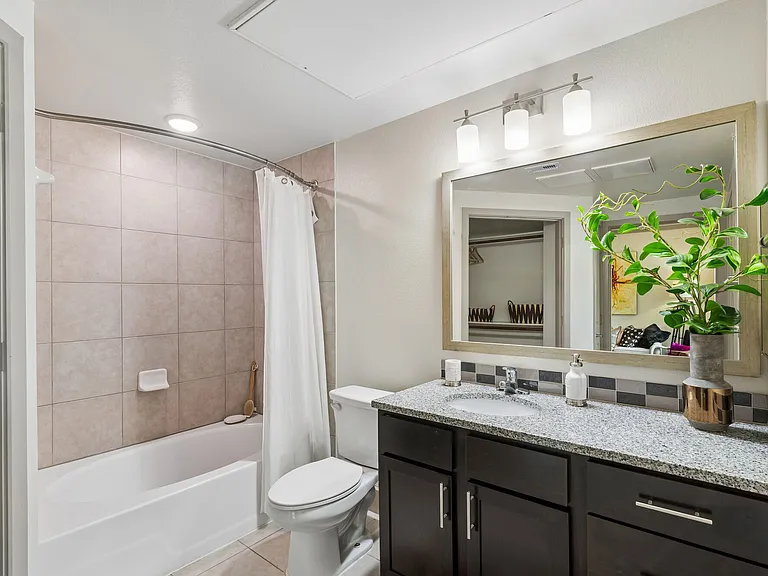 Plantation Park Apartments — Photo 13