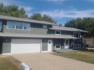 718 E 14th Ave, Mitchell, SD 57301