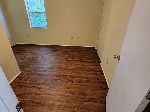 3rd image of 209 E Broad St