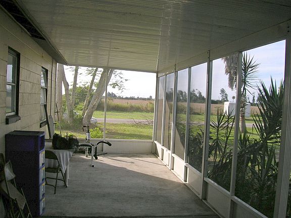 2nd image of 1115 W Ventura Ave