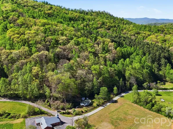 1200 Barkers Creek Rd, Whittier, NC 28789