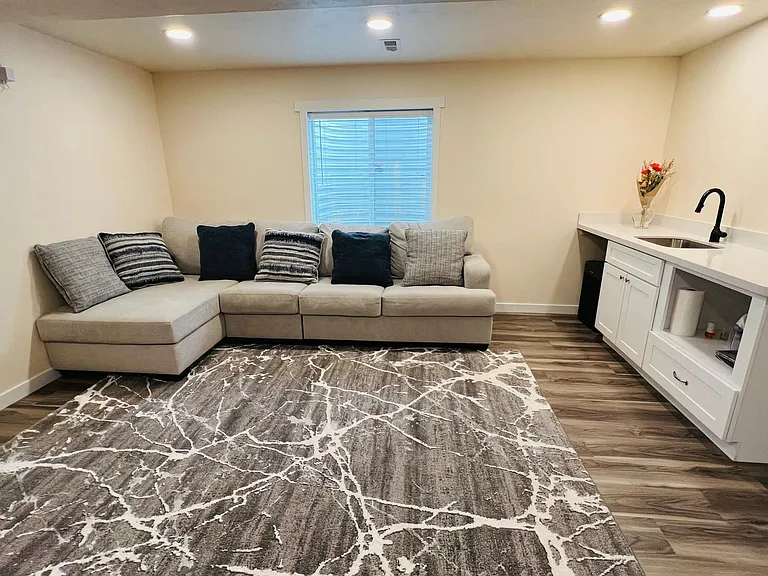 483 N Commodore Ln — Photo 13