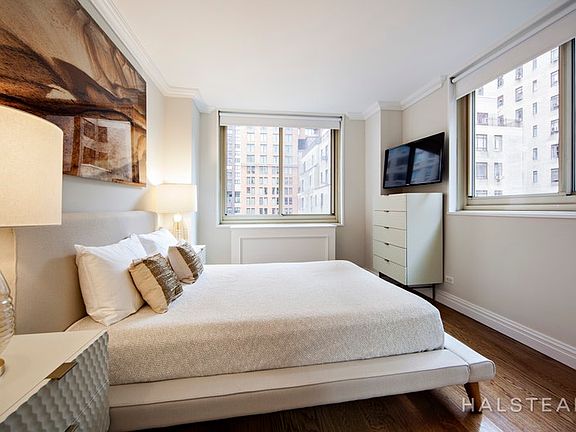 3rd image of 30 W 63rd St APT 8C