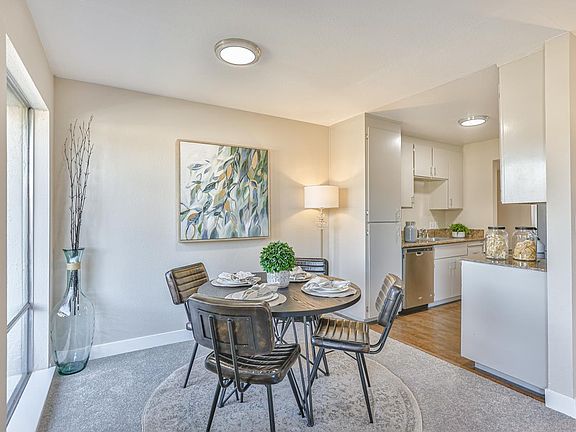 5th image of 305 Tradewinds Dr APT 12