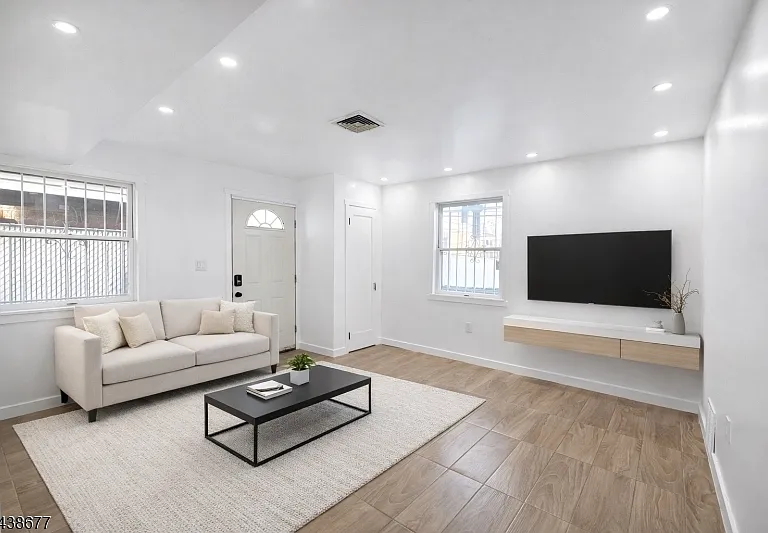 87 Merseles St — Photo 1
