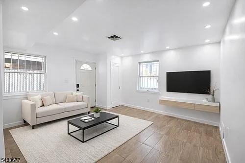 87 Merseles St Photo 1