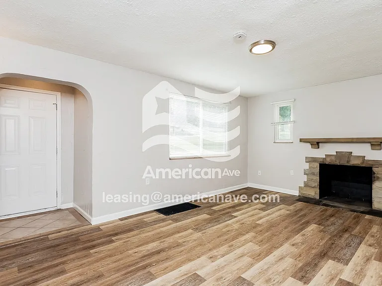 480678_004_wm_-_living_room_13193805.jpg