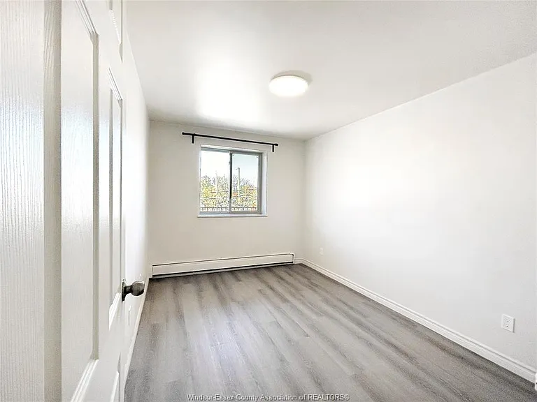 2136 Wyandotte St W #32 — Photo 12