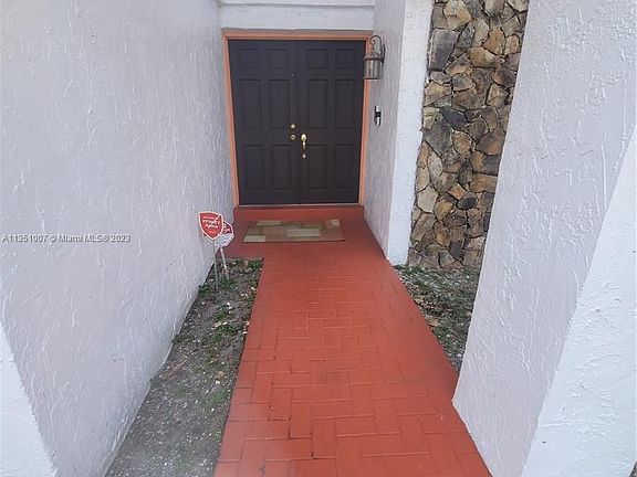 5th image of 633 NE 204th Ln