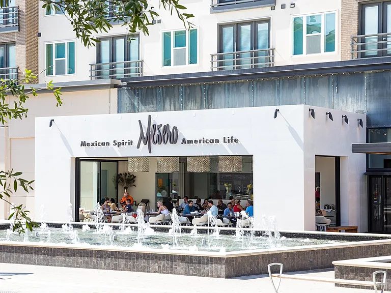 Award winning restaurants right around the corner.