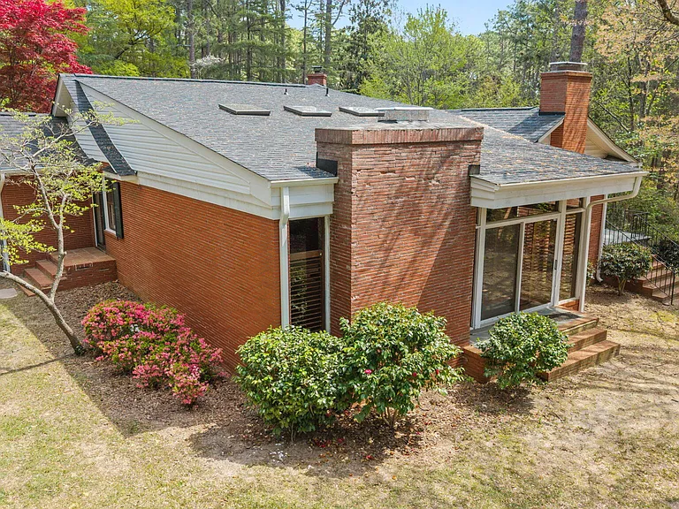 225 Arbutus Rd — Photo 53