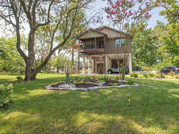 2nd image of 806 Sunset Road