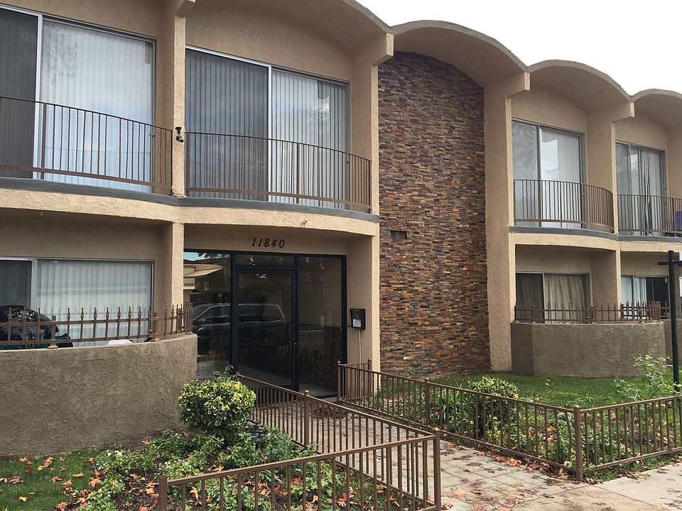 1st image of 11840 Kittridge St #9