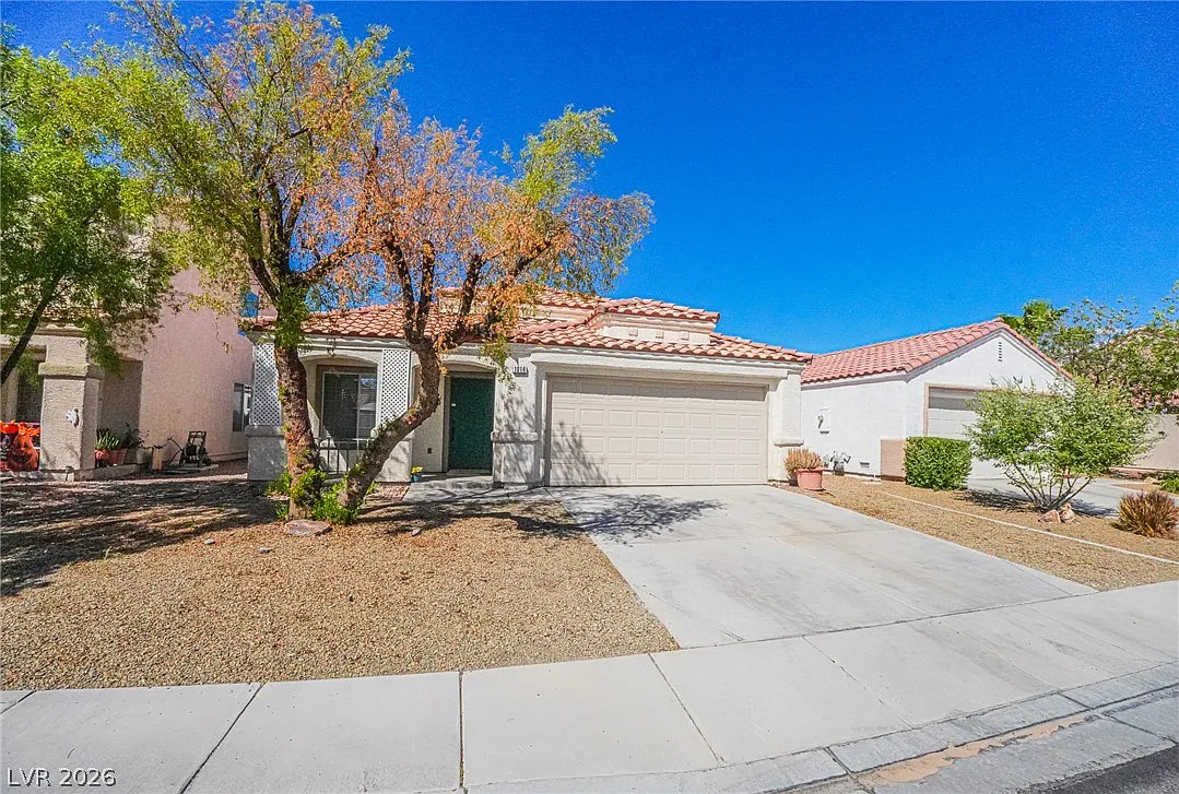 3 bed, 2.0 bath, 1466 sqft, $2,300 — Photo 1