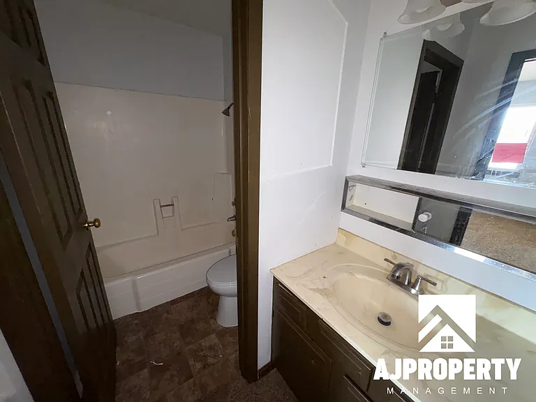 112 W 43rd St #1 — Photo 7