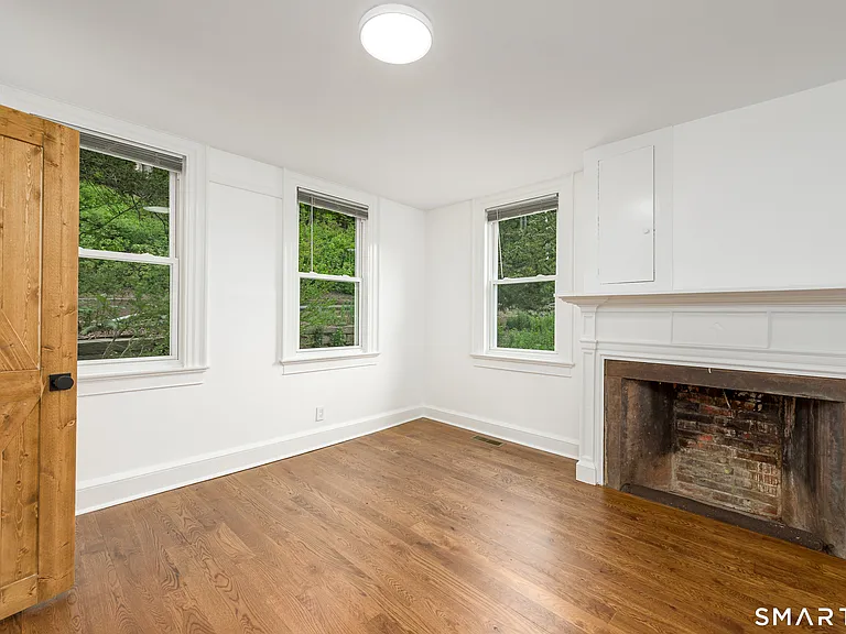 560 Manchester Rd — Photo 12
