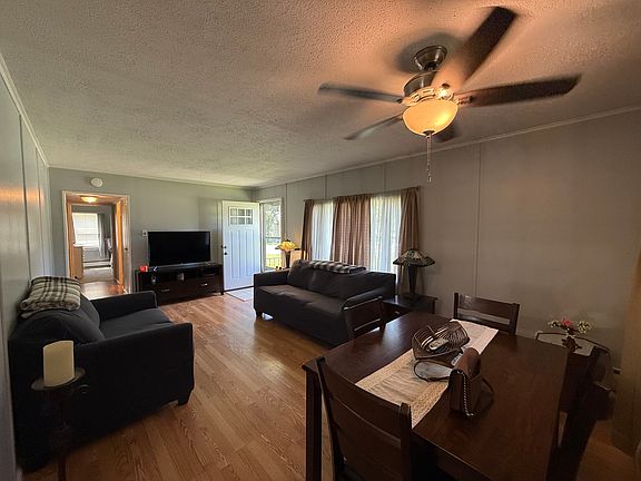 4th image of 72 Lincoln Ave