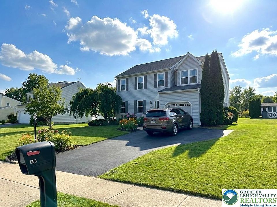 1st image of 136 Woodview Dr