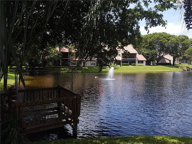 5801 Coach House Cir #B — Photo 26