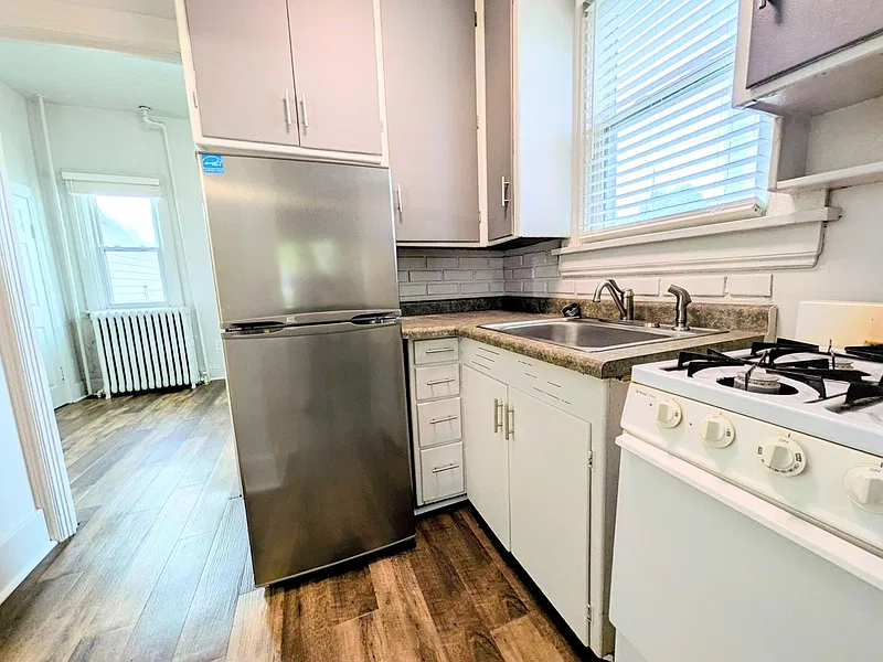 1 bed, 1.0 bath, 525 sqft, $895 — Photo 3