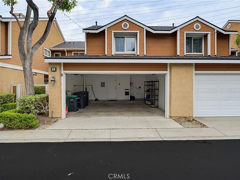 20 Twinberry — Photo 15