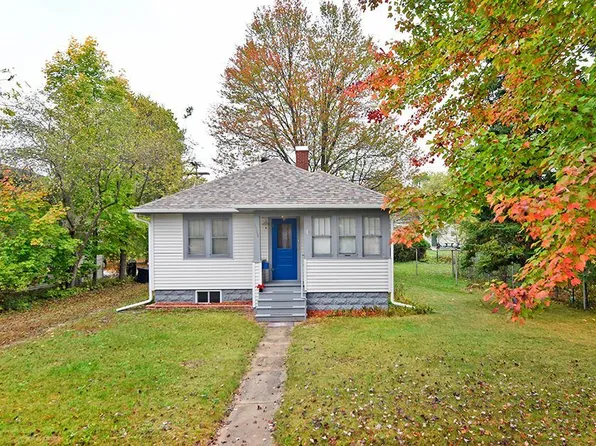 1716 6th St E, Menomonie, WI 54751