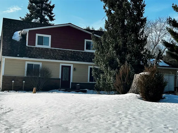 3747 Cheryl Dr, Commerce Township, MI 48382